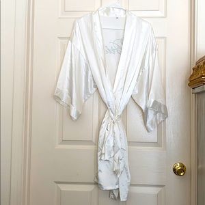 Bride silk white robe. Only worn wince!!